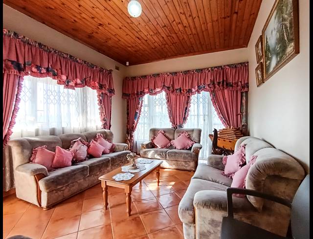 4 BEDROOM HOUSE FOR SALE IN AVOCA